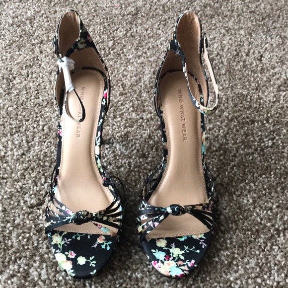 NWT Floral strappy heels, Sz 6.5. - Picture 3 of 7